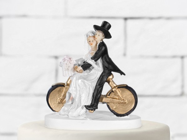 Svatební figurky ženich a nevěsta na zlatém kole